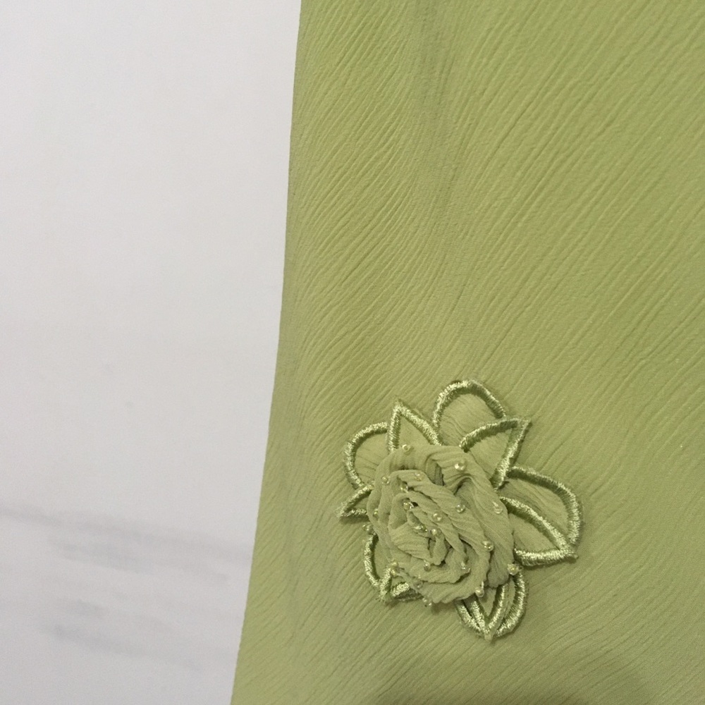 Elegant One-Shoulder Floral Appliqué Dress in Light Green - Picture 6 of 7